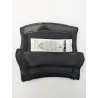 Vue de la protection Nike Quick Release ouverte, montrant le système de fermeture auto-agrippante et l'étiquette technique.